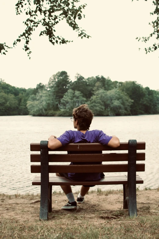 a person that is sitting on a bench