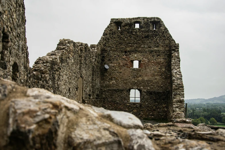 an old building that has windows on it