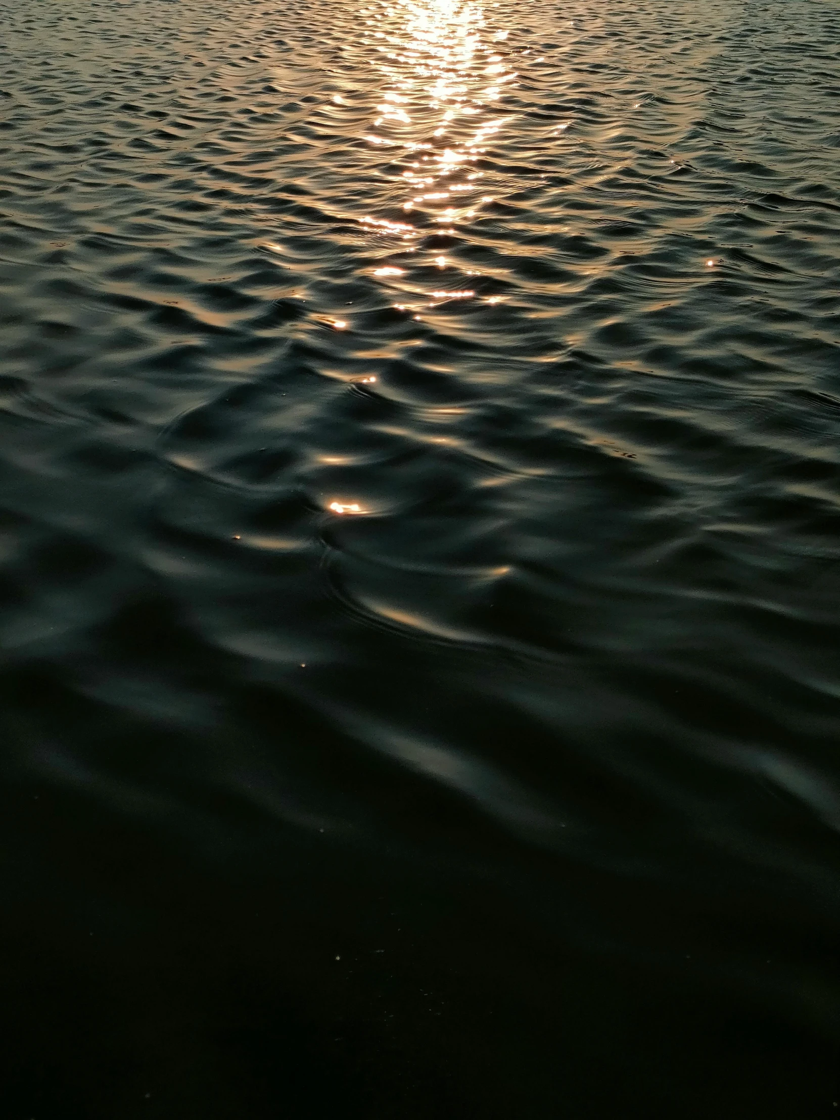 the sun shines brightly in the horizon as seen from the sea