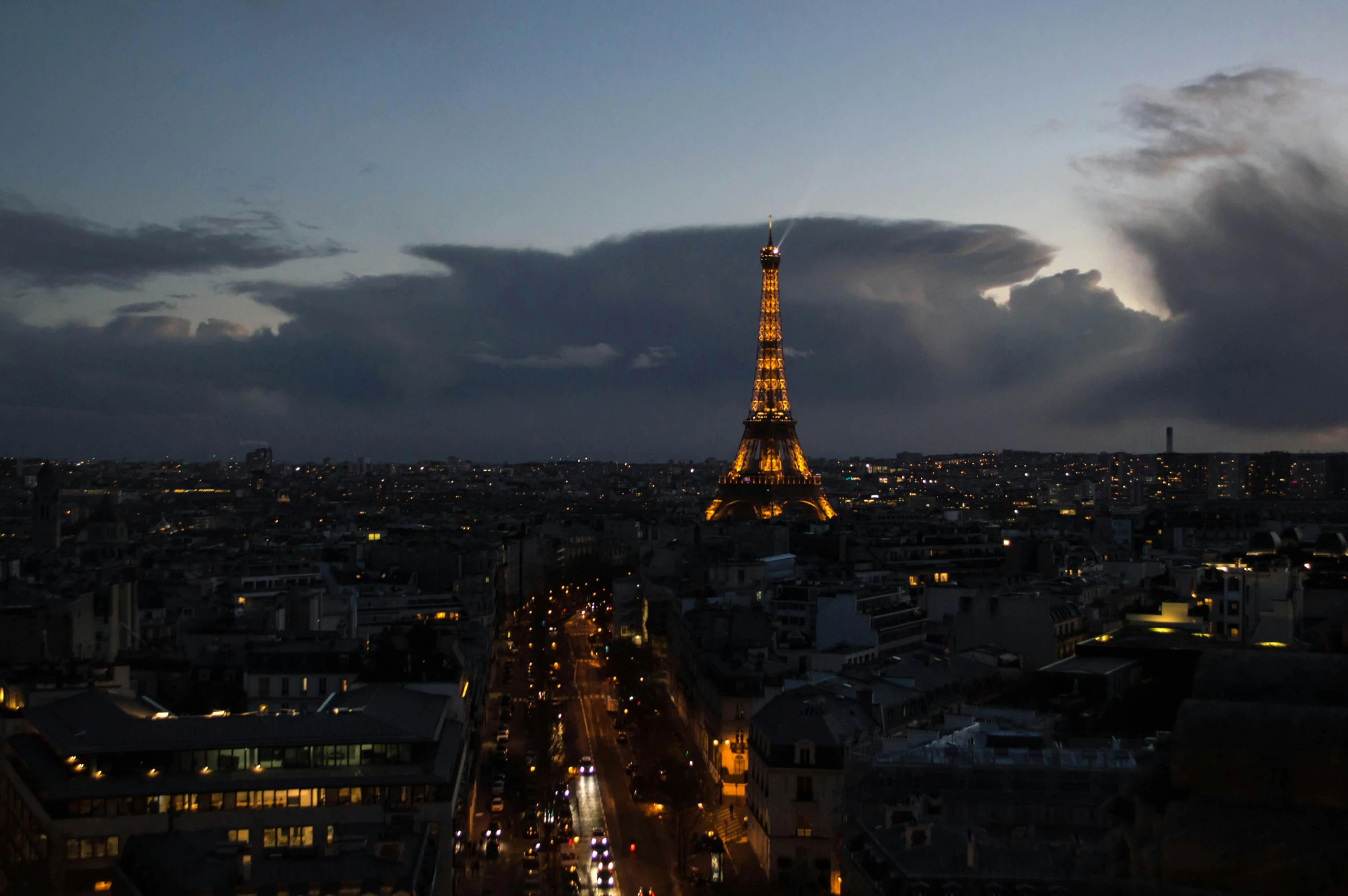 the eiffel tower in paris has lights all around it