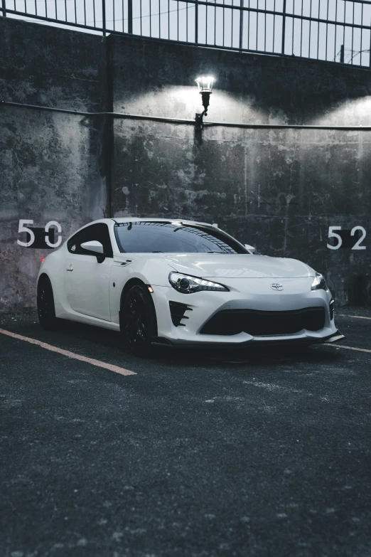 a toyota 862 is sitting in an empty parking lot