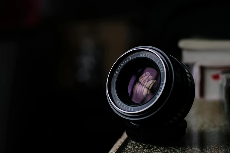 the camera lens sitting on a table in the dark