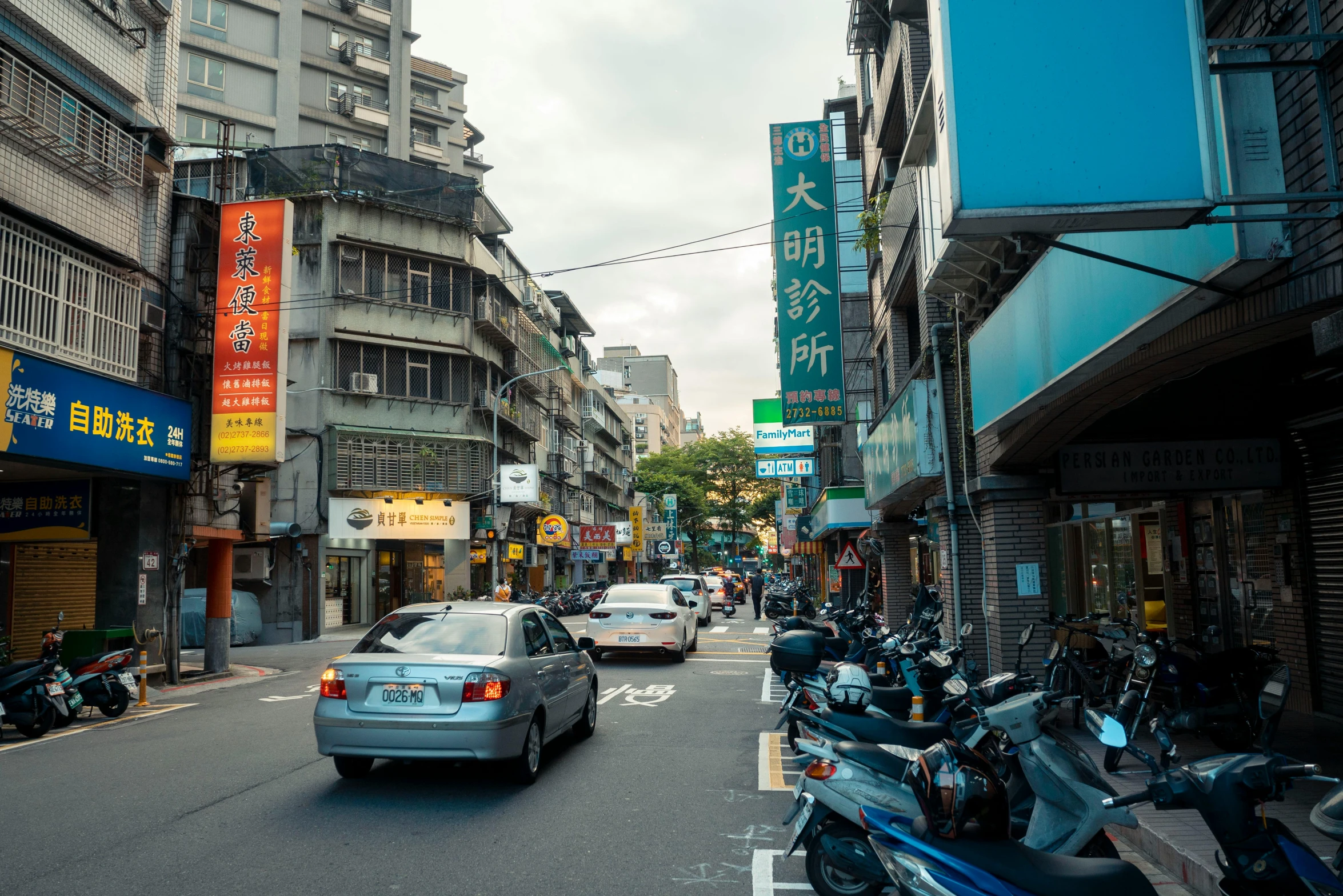 there are lots of buildings that line the street