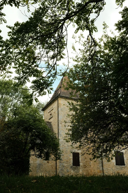 a large building surrounded by trees in the daytime