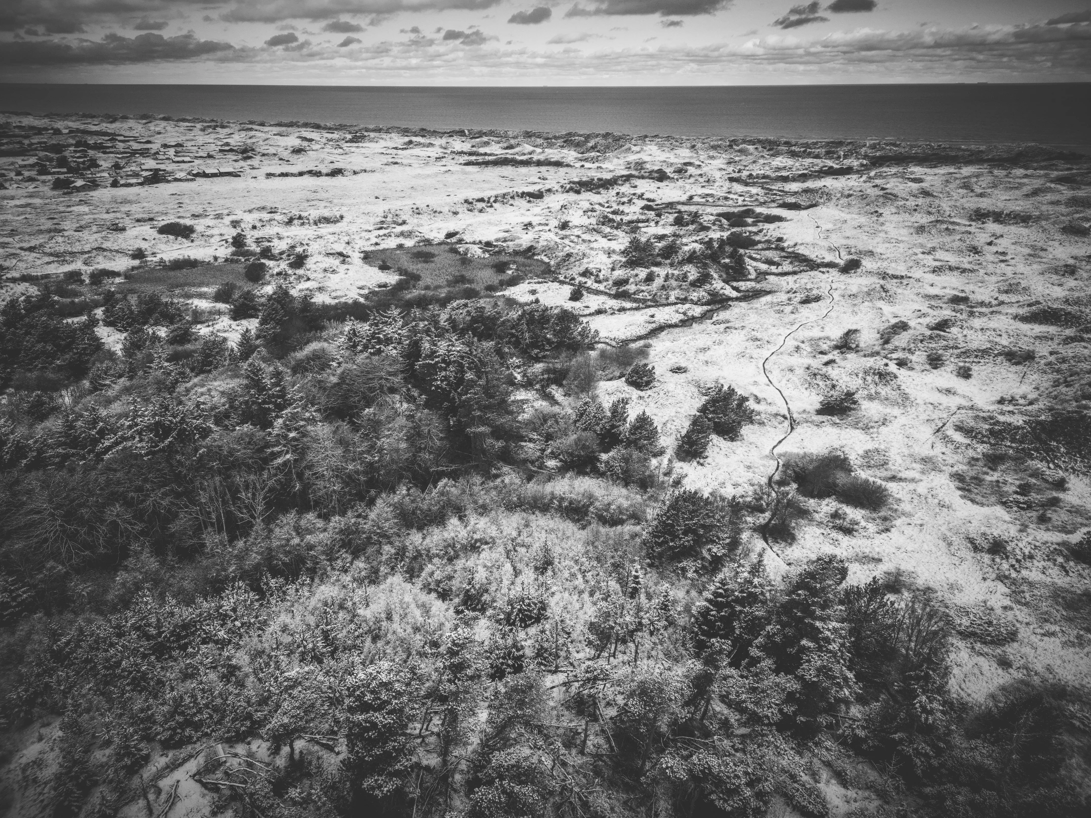 an empty and barren landscape with lots of sand