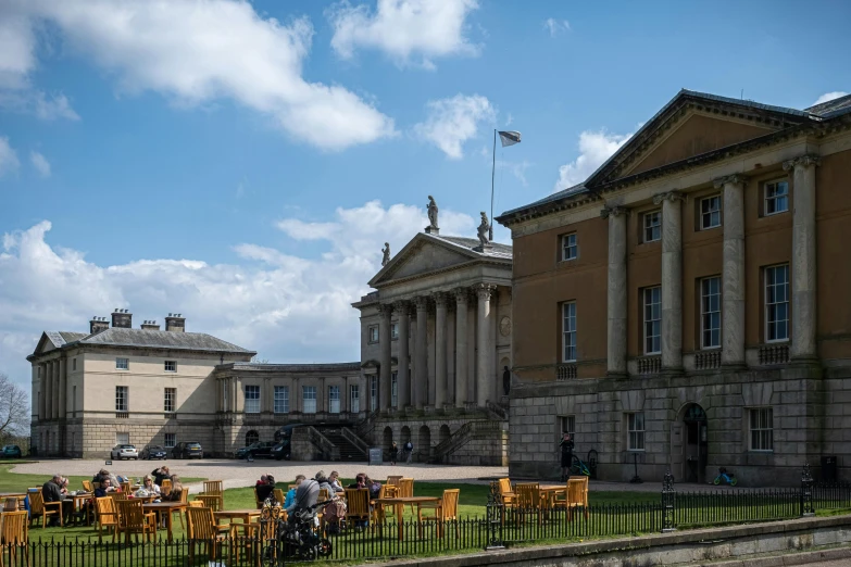 an outside s of a building with many tables and chairs