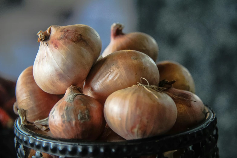 this is an onion still in a basket