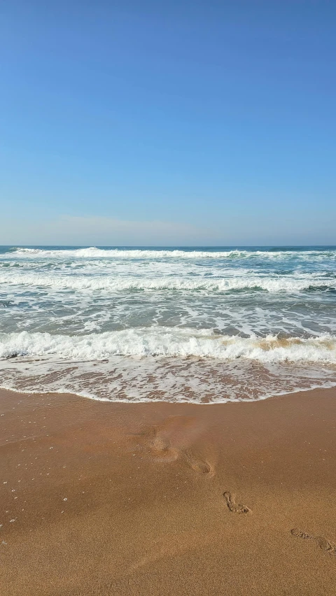 the ocean has waves coming in towards shore