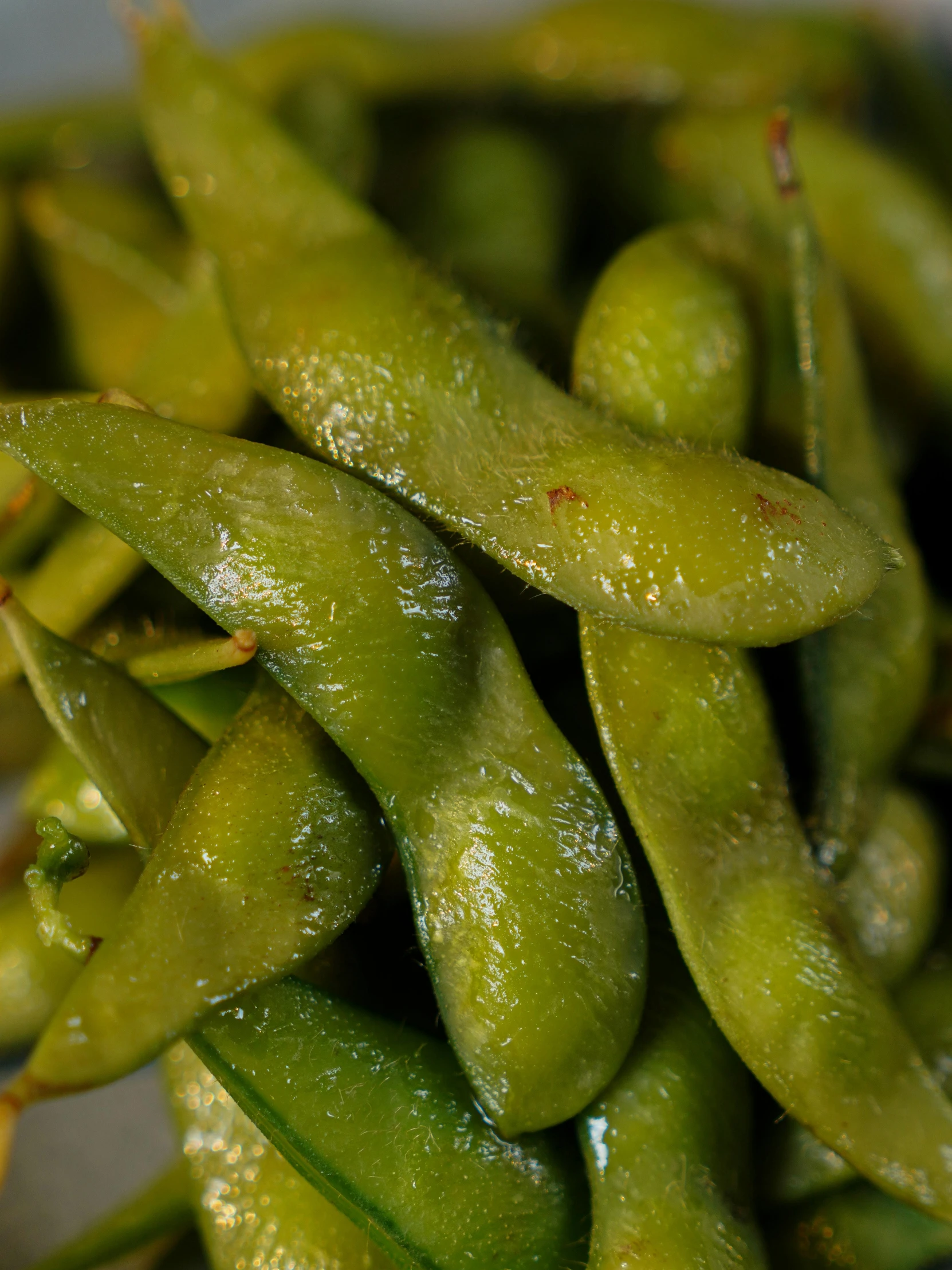 there are some peas that are fried together