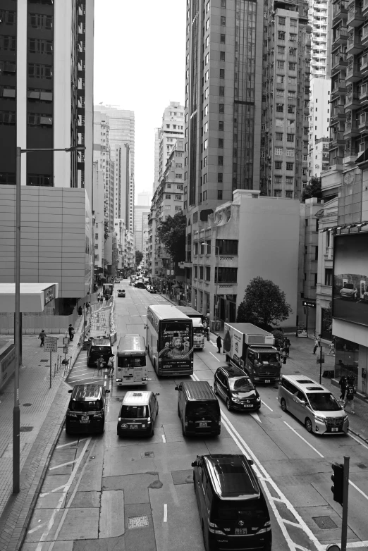 a busy city street filled with lots of traffic