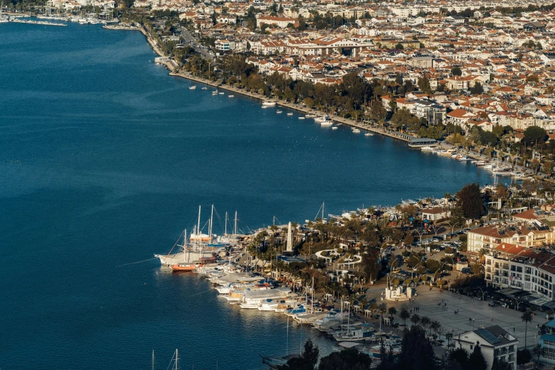 the coastline has many boats and houses on it