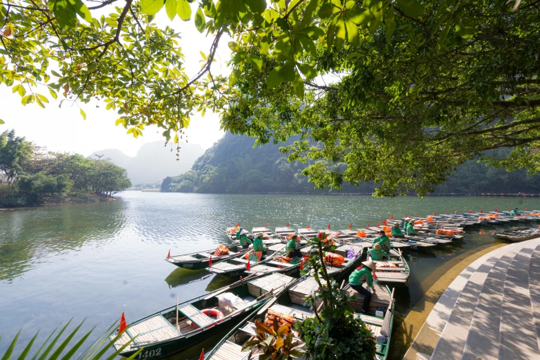 there are several rows of boats on the river