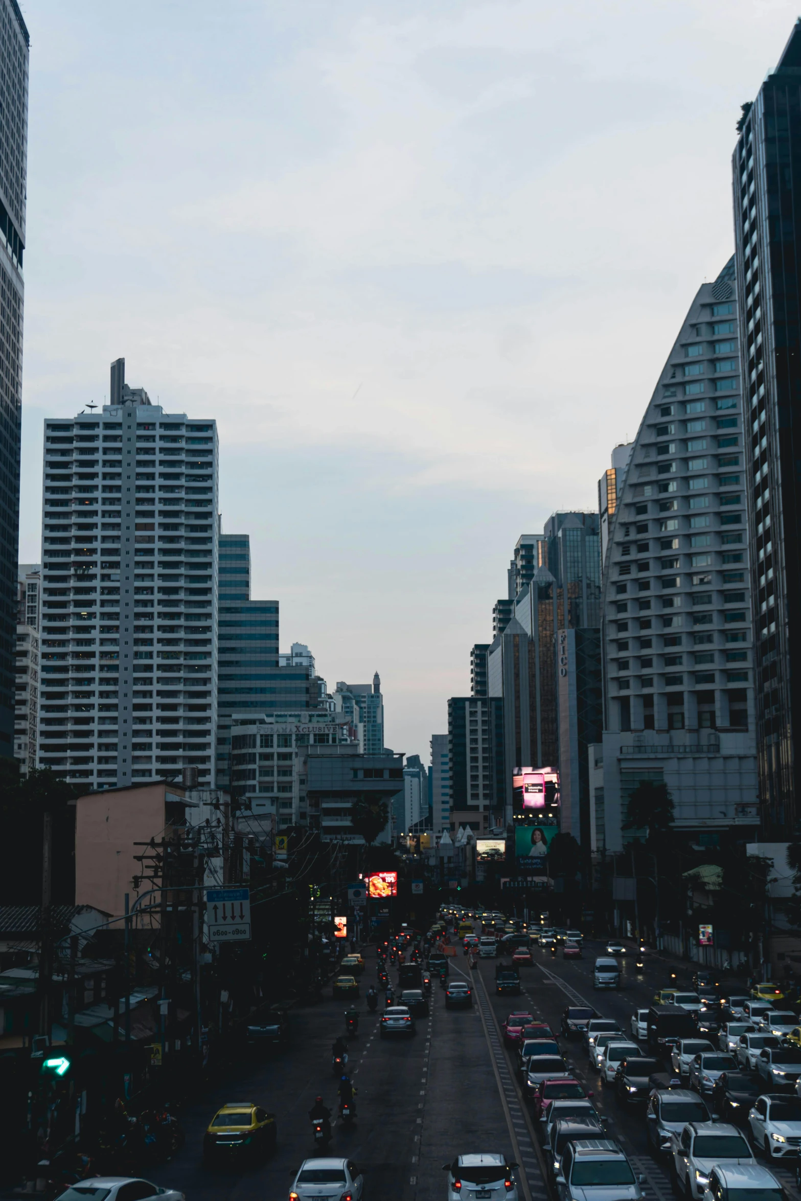 traffic on a city street in the middle of a city