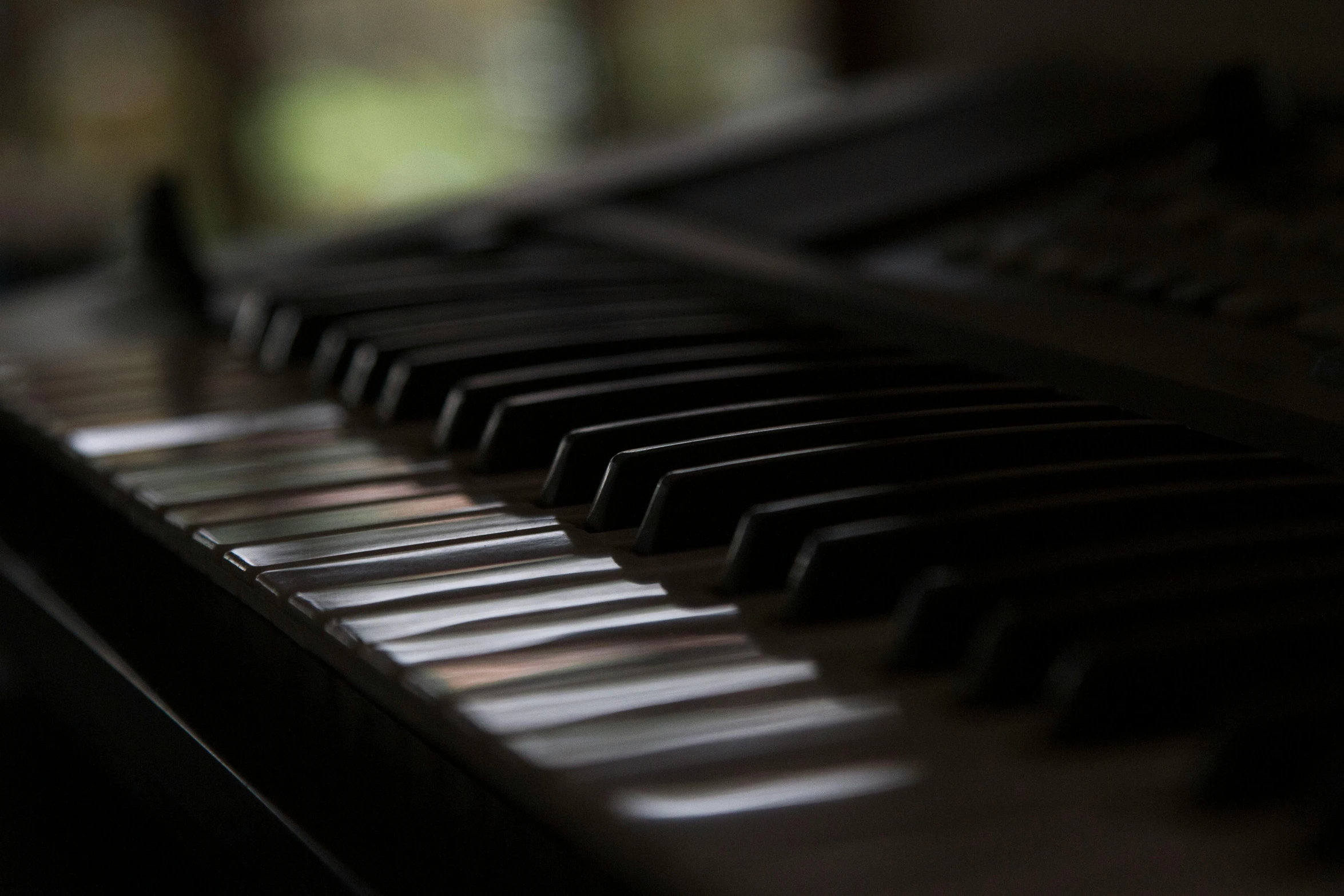 a closeup s of an electronic keyboard