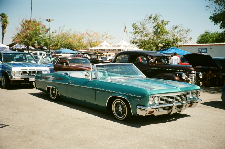 an antique car is parked with other old cars