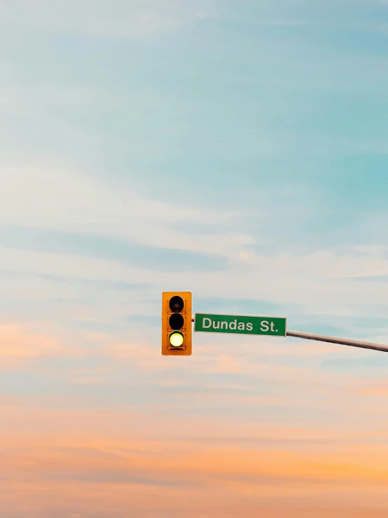 there is a green street sign that reads dundos street