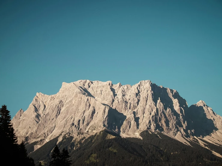 a very tall snowy mountain with lots of snow on it