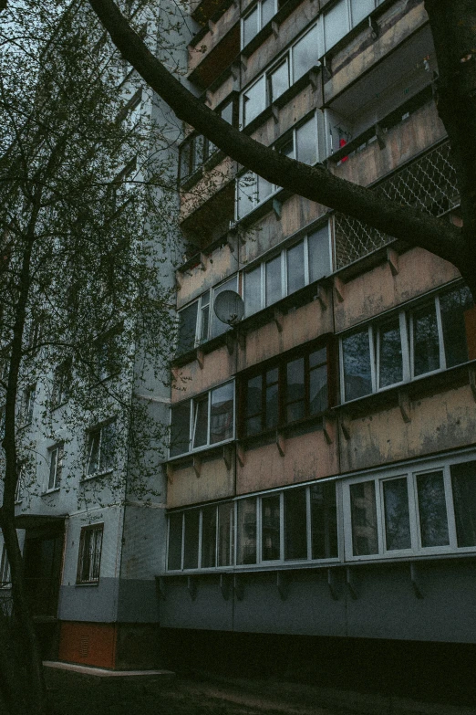 a large building with many windows on it