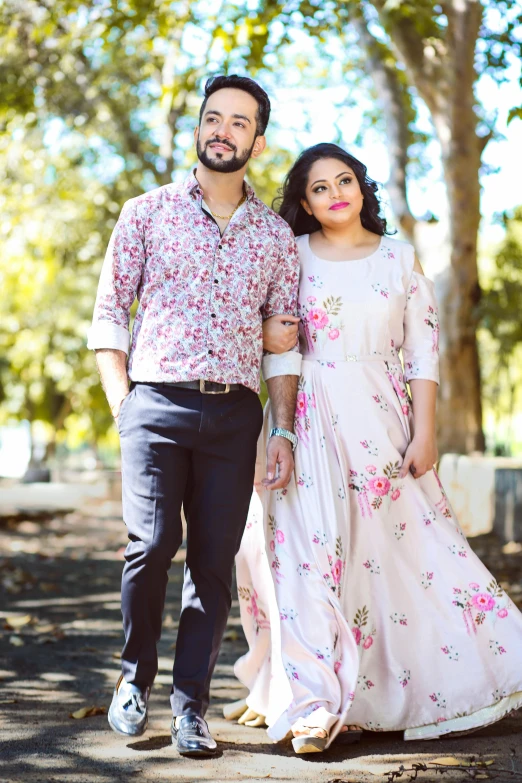 a man and woman dressed in indian clothing are posing for a po