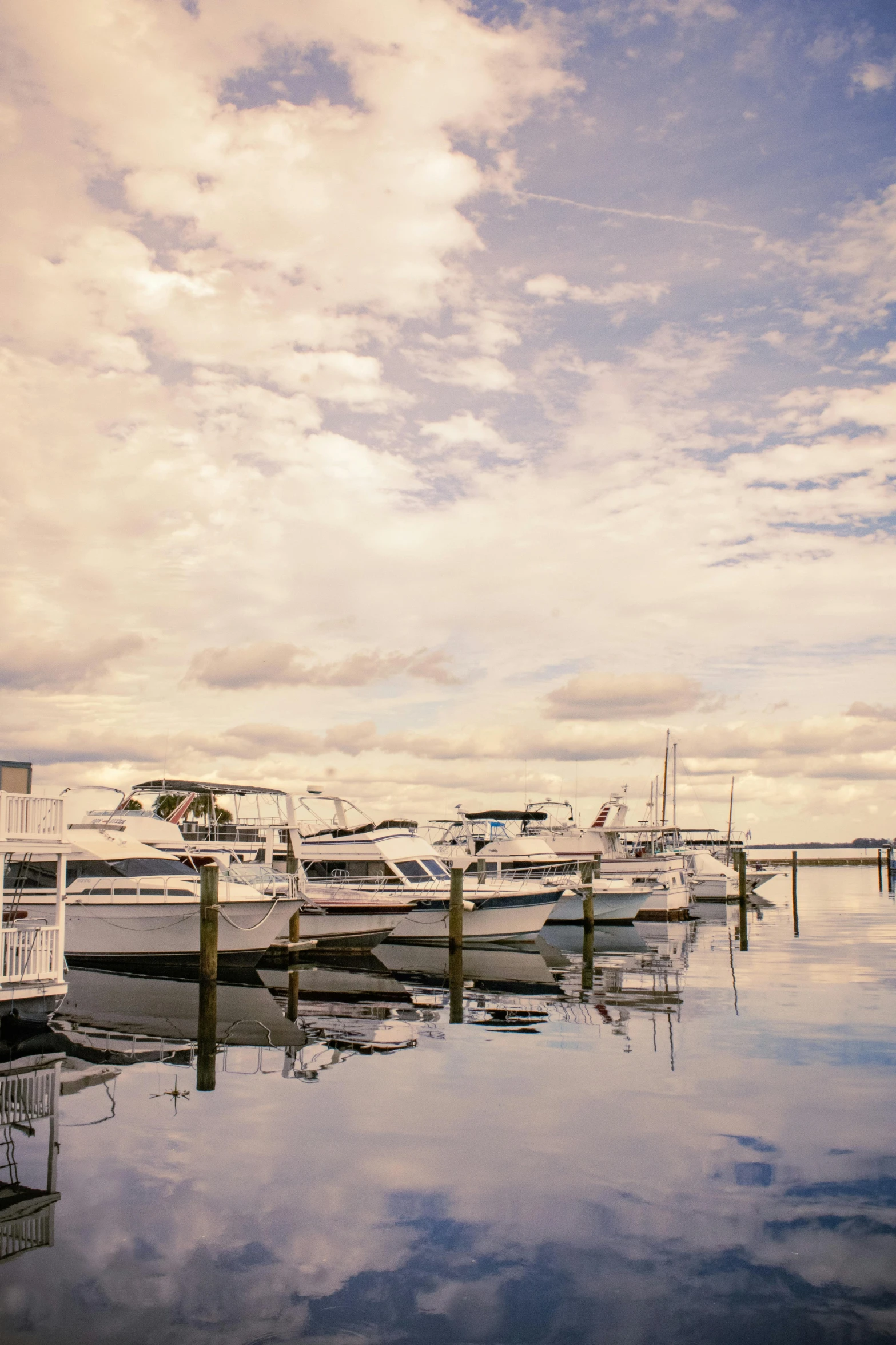 there are many boats that are in the water