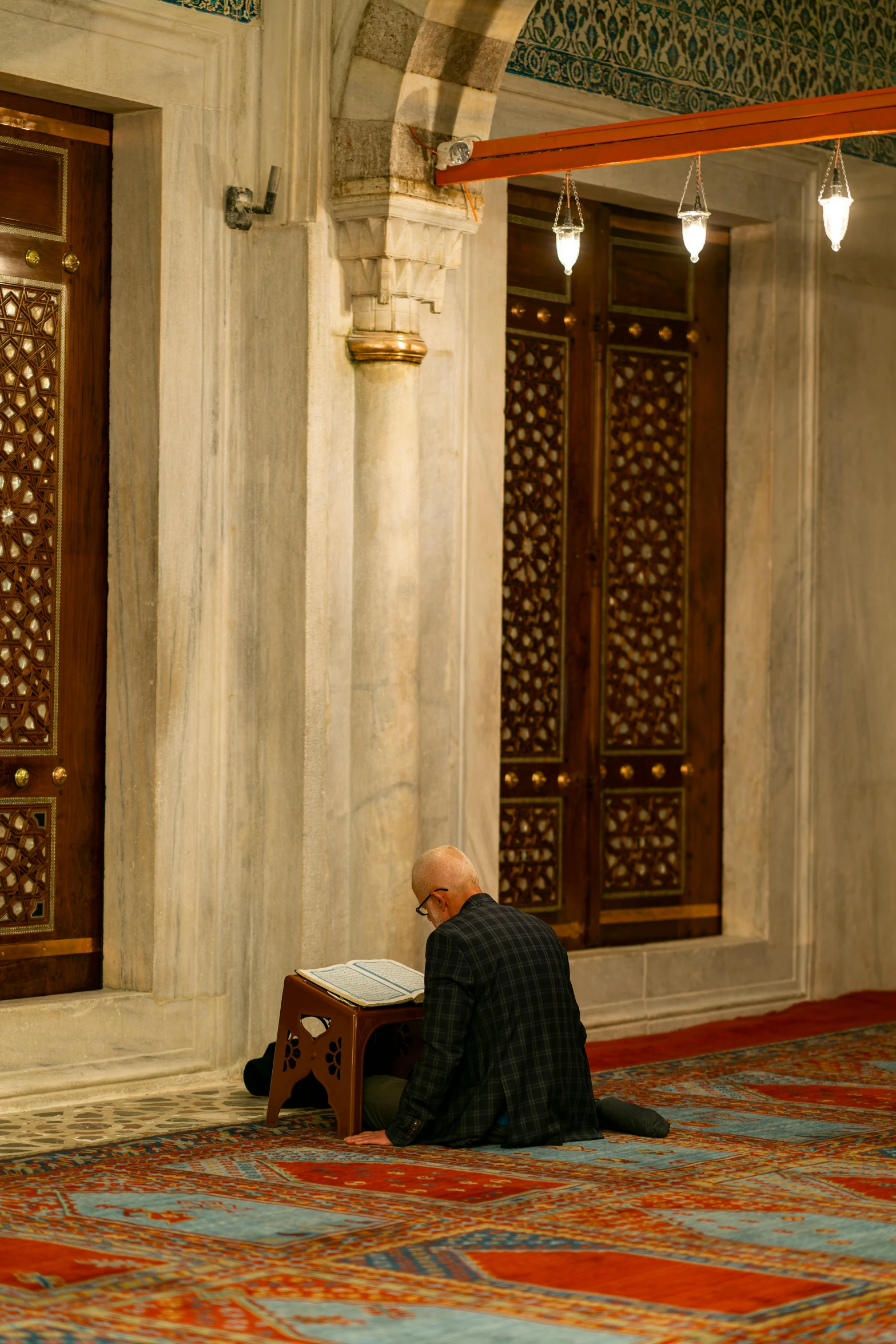 a man is sitting in the hall on the ground