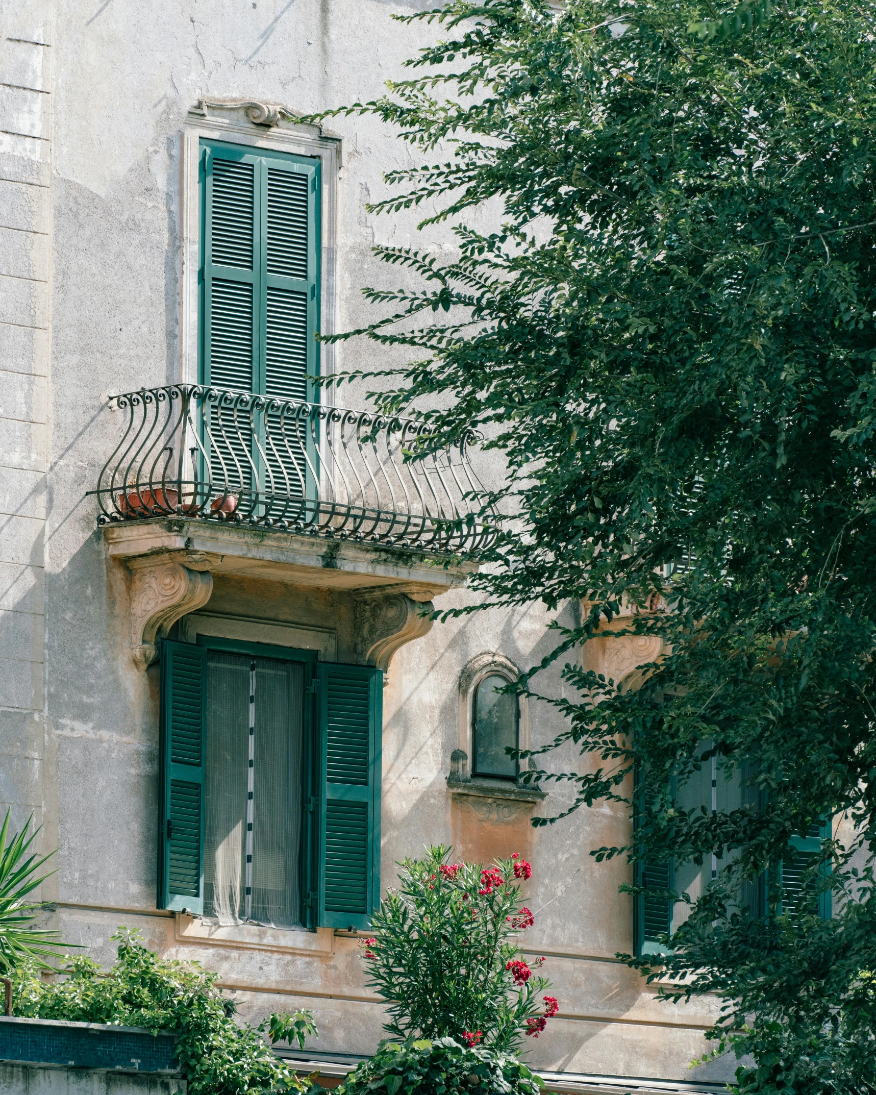 there is an image of a old building with green shutters