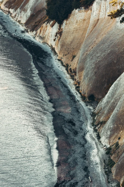 the water near a rocky shore with lots of rocks