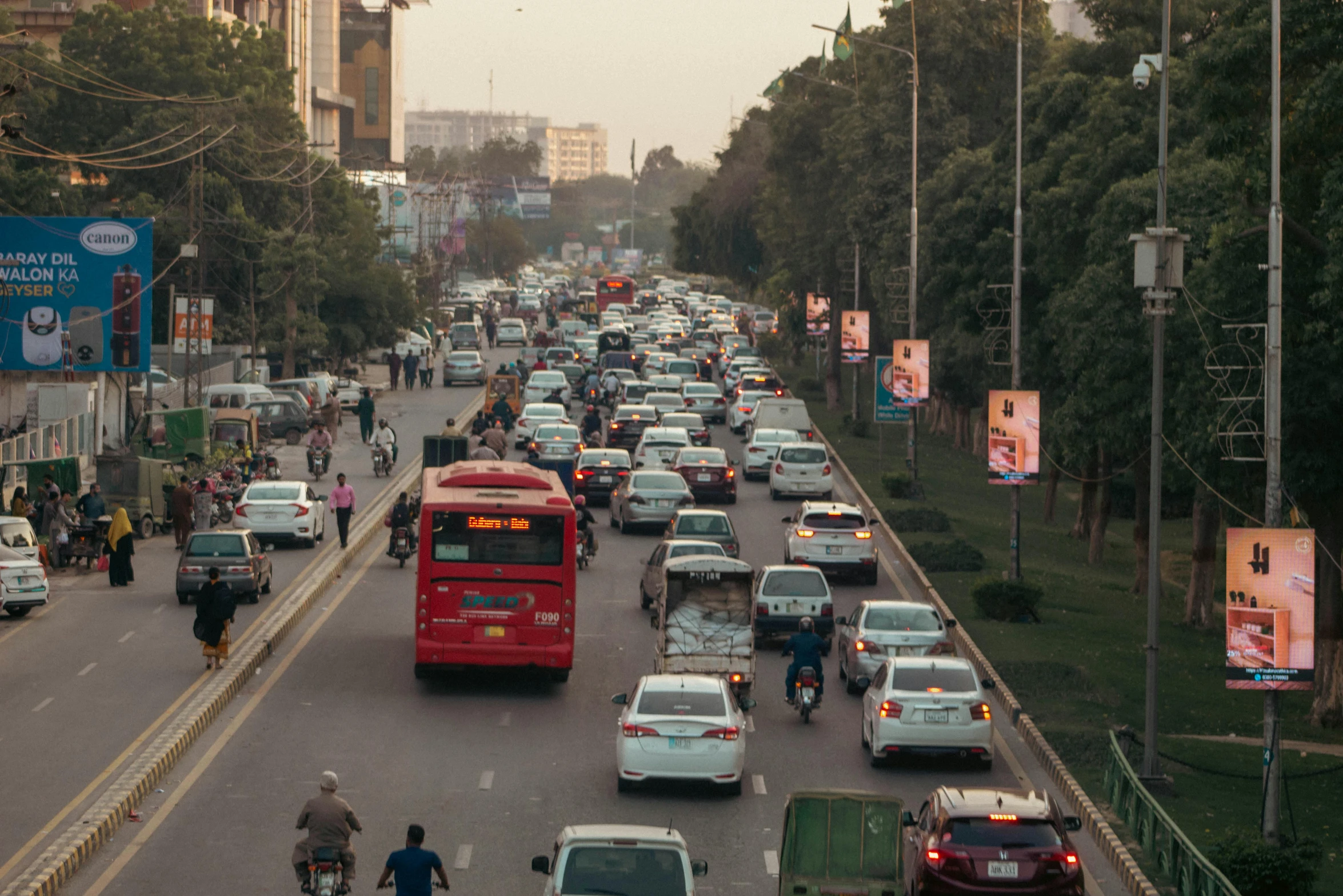 there are many cars and motorcycles in this city