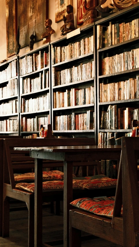 a long row of bookshelves filled with lots of books