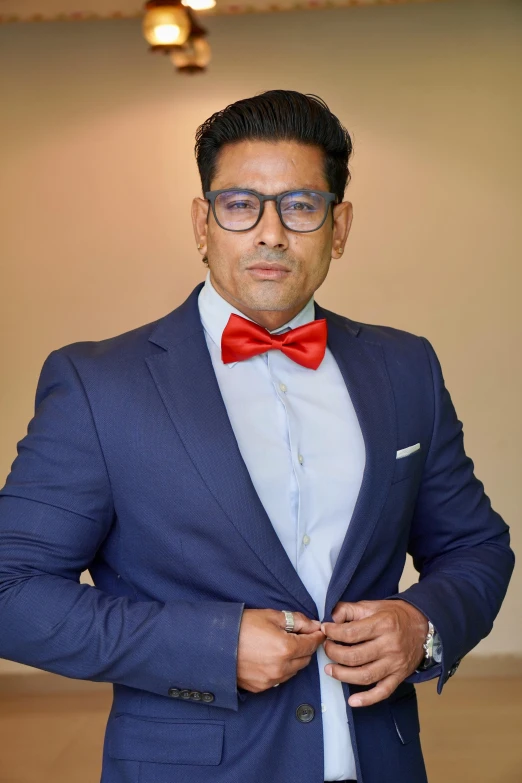 a man in a suit and tie with glasses on