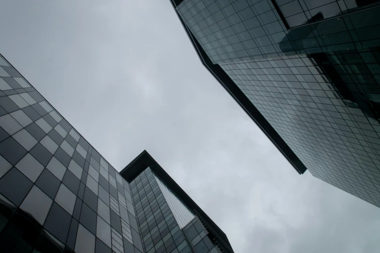 the sky above some buildings with many windows