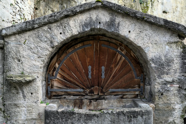 an old building with arched doorway in the stone