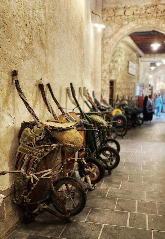 a row of motorcycles parked next to each other