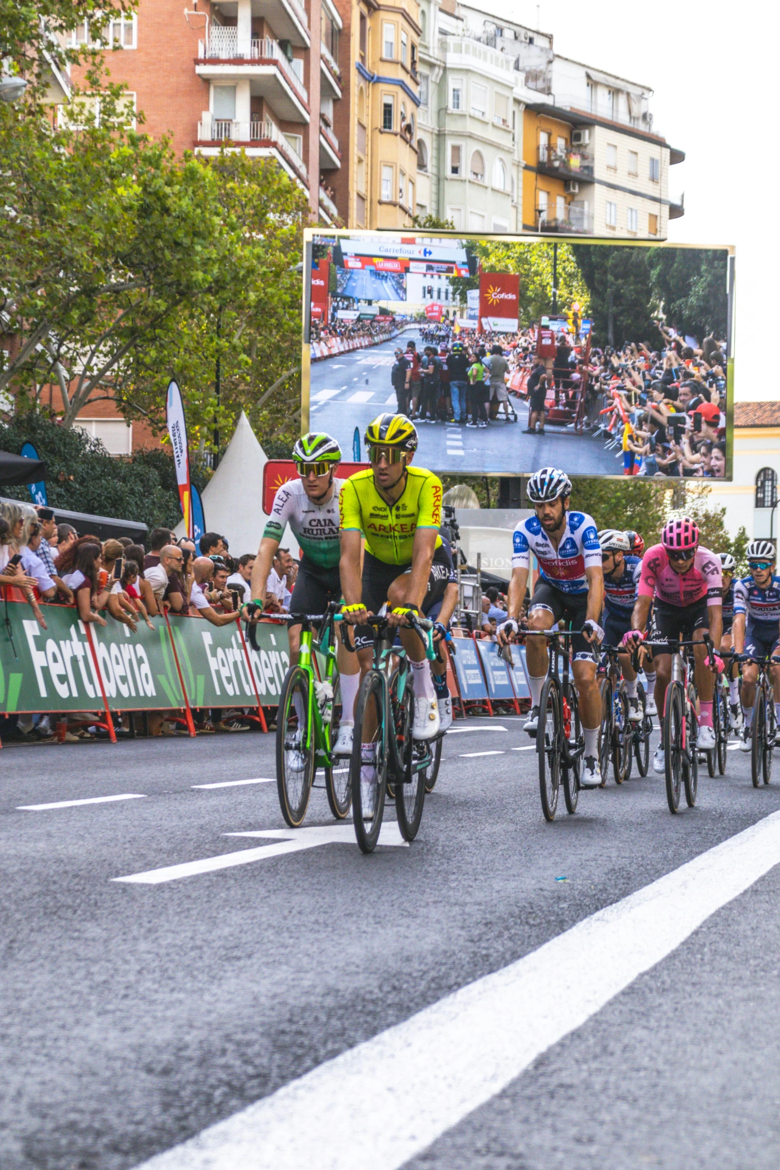 people riding on the street wearing bikes in a bike race