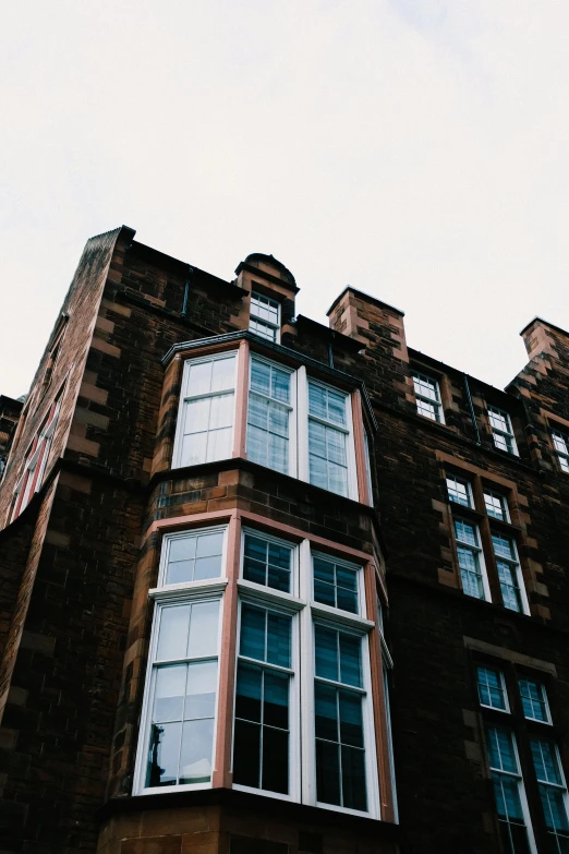 a tall building is shown with windows on it