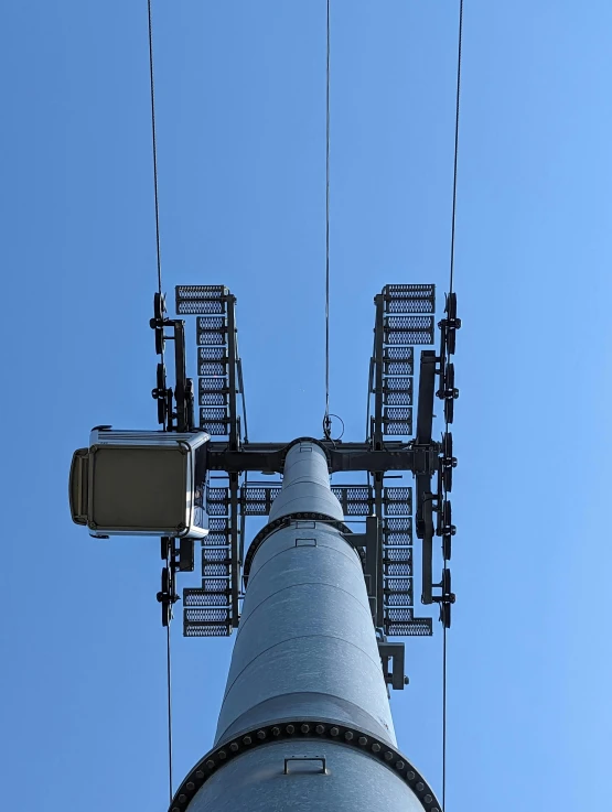 the top of a high - rise tower with lots of light signals on the roof