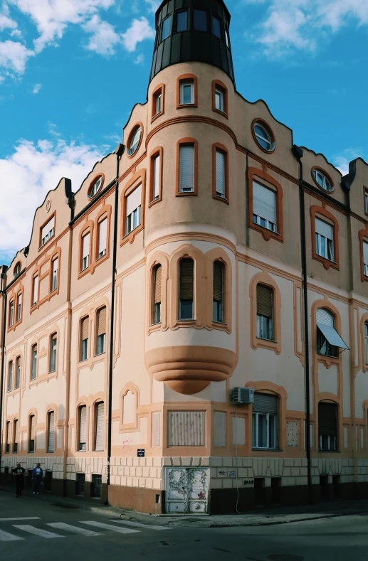 a tall building that has many windows on top