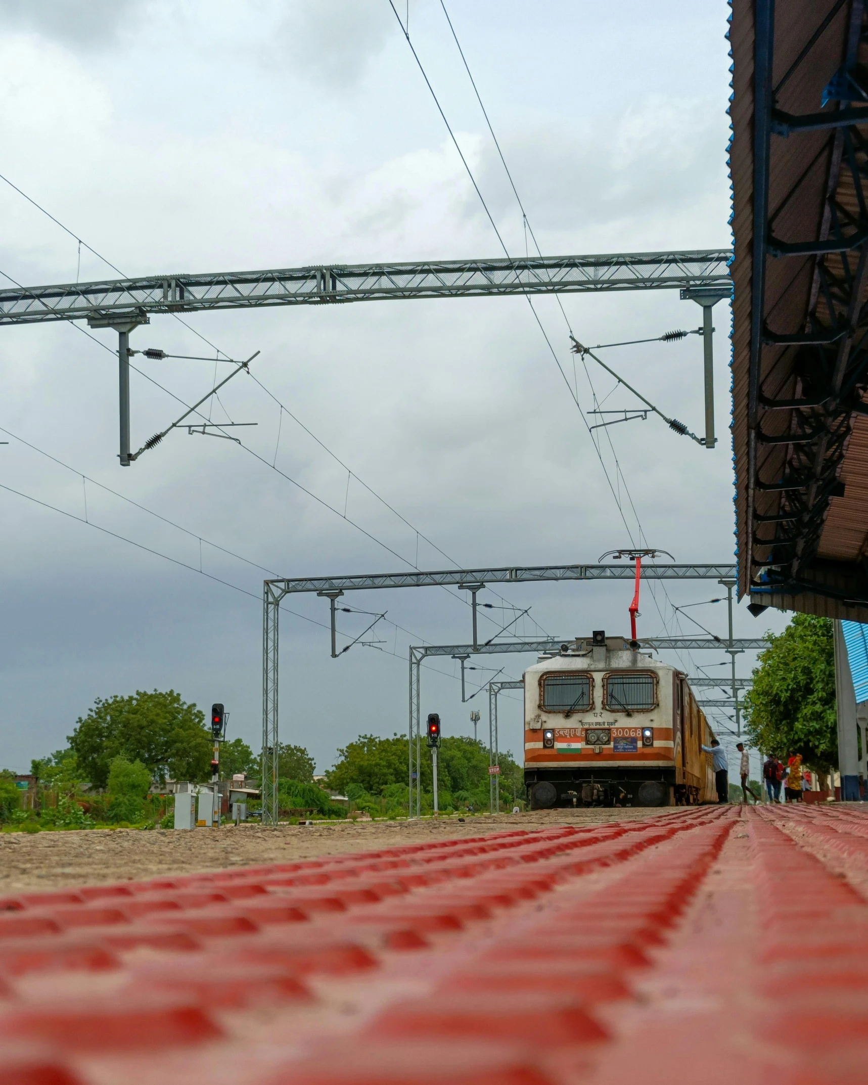 the railway is very long, very low bridge