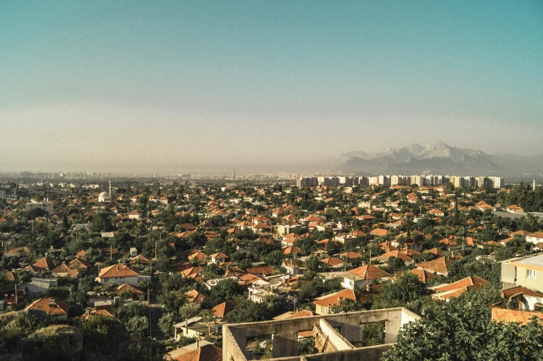 a small town is surrounded by mountains and trees