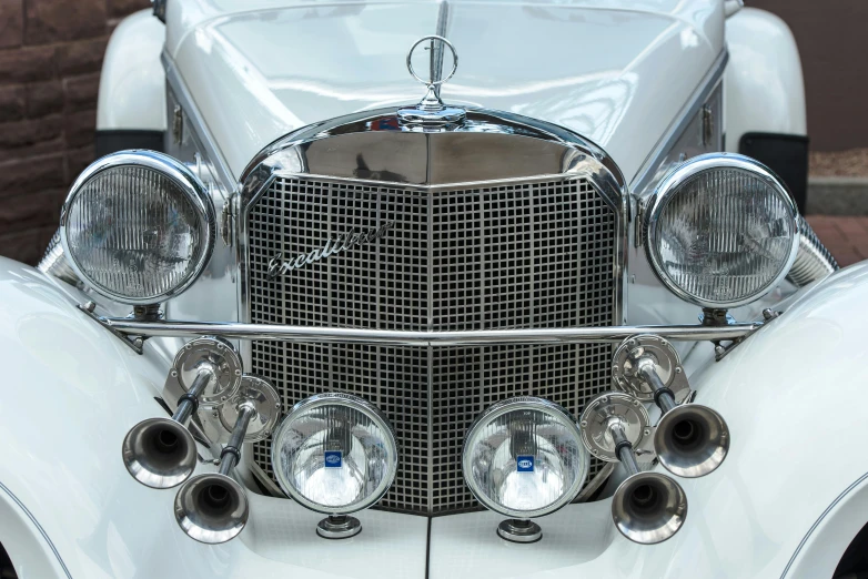an older car front grille with many speakers