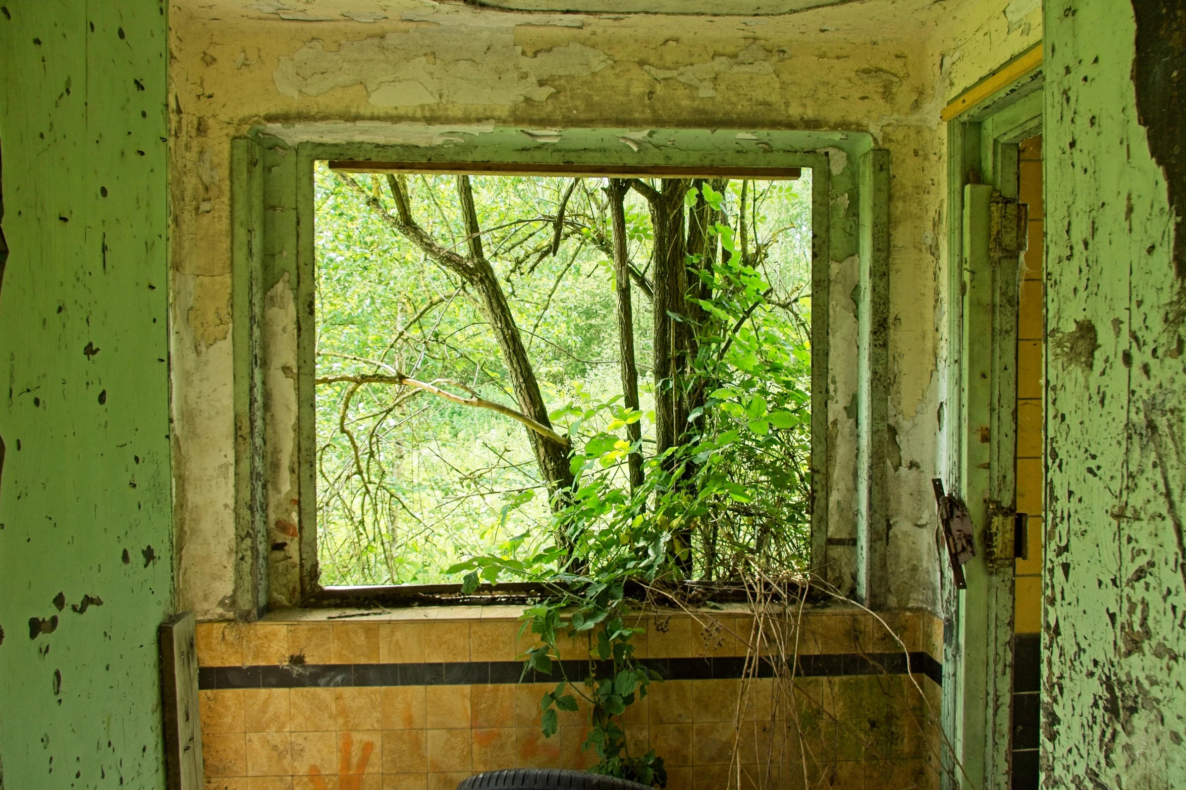 an old broken down room with a broken door