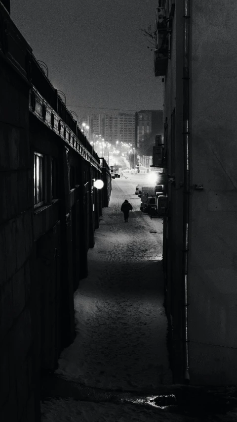 a alley way in a small city at night