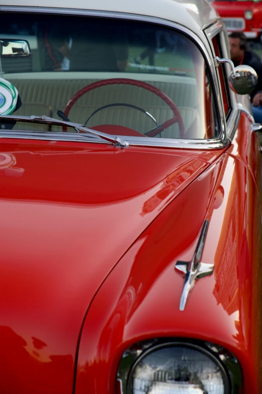 the emblem on the front of a classic car