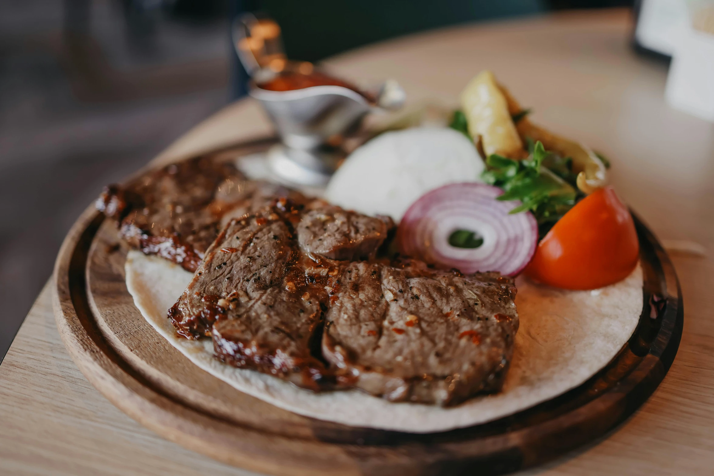 the beef is served with some side vegetables