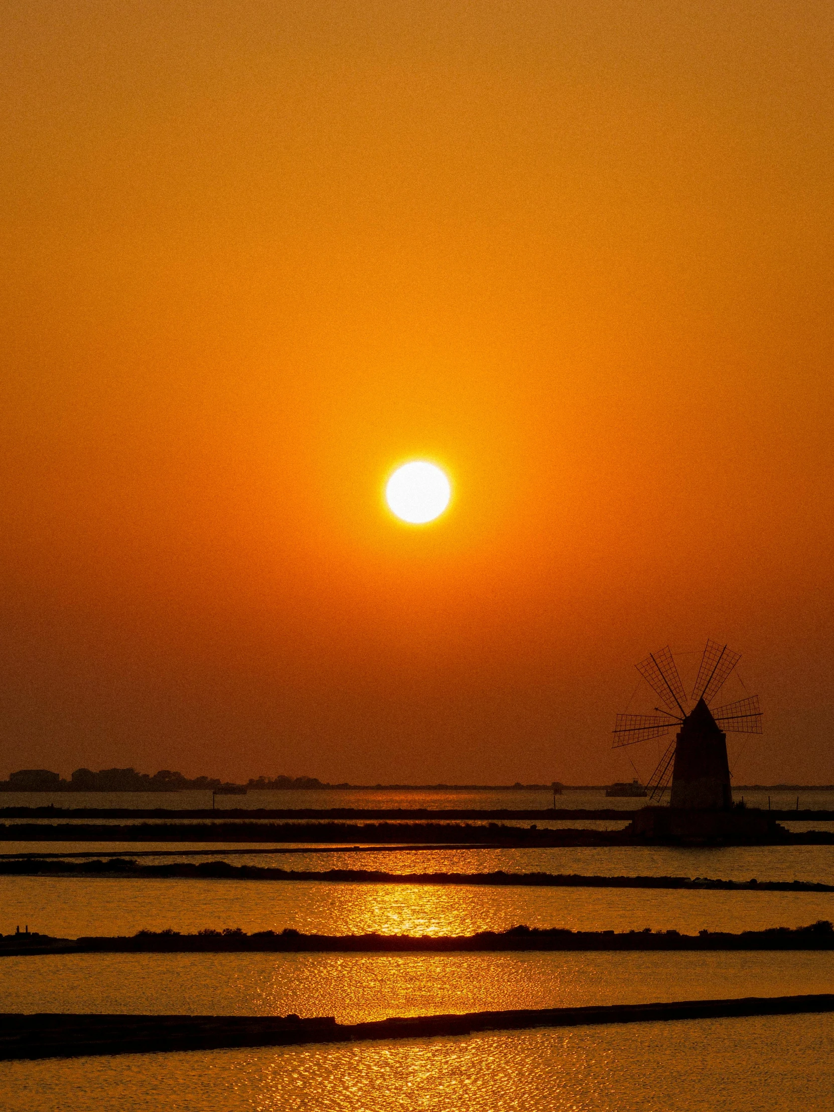 a very beautiful sunset over the water in the sun