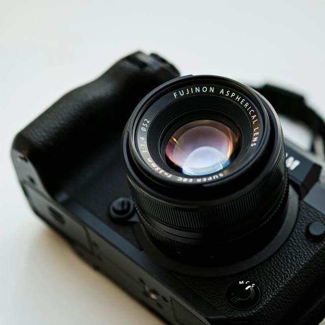 the front of a camera with a lens in it