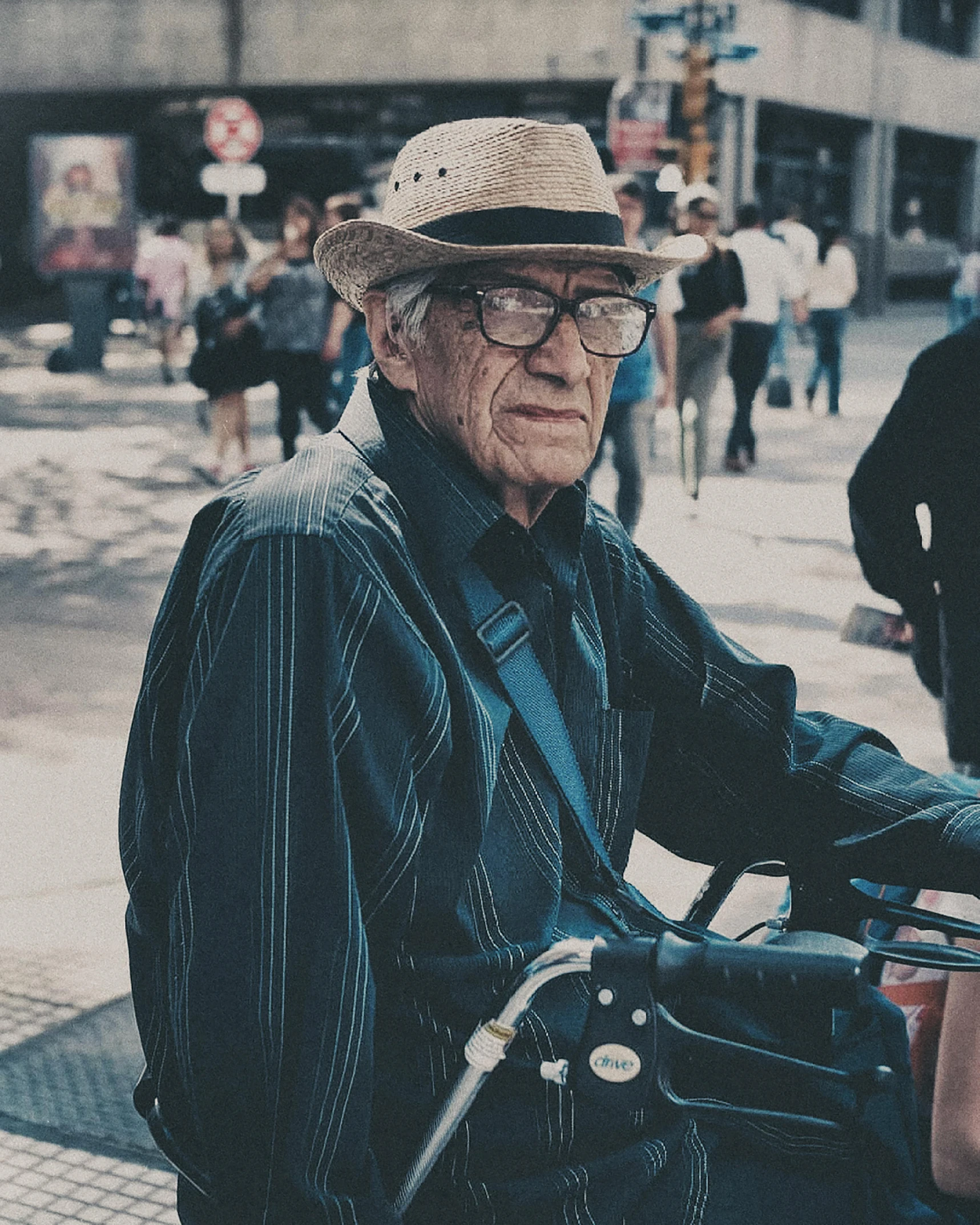 a man is sitting on his motor bike on the side of the road