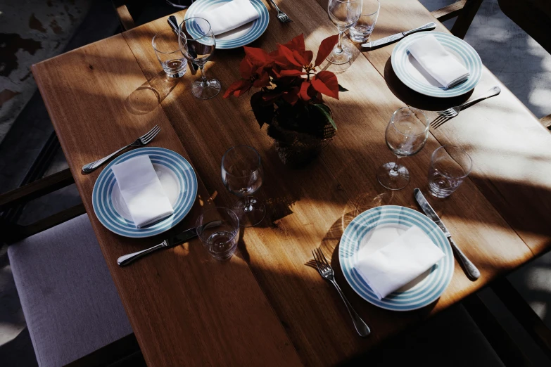 an empty table has place settings on it