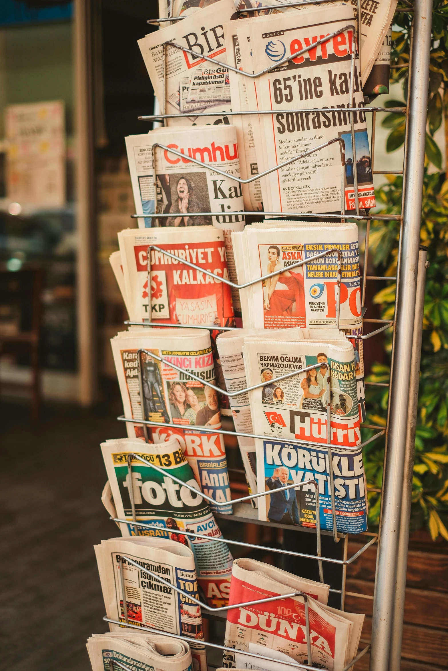 a wire rack with multiple newspaper on it