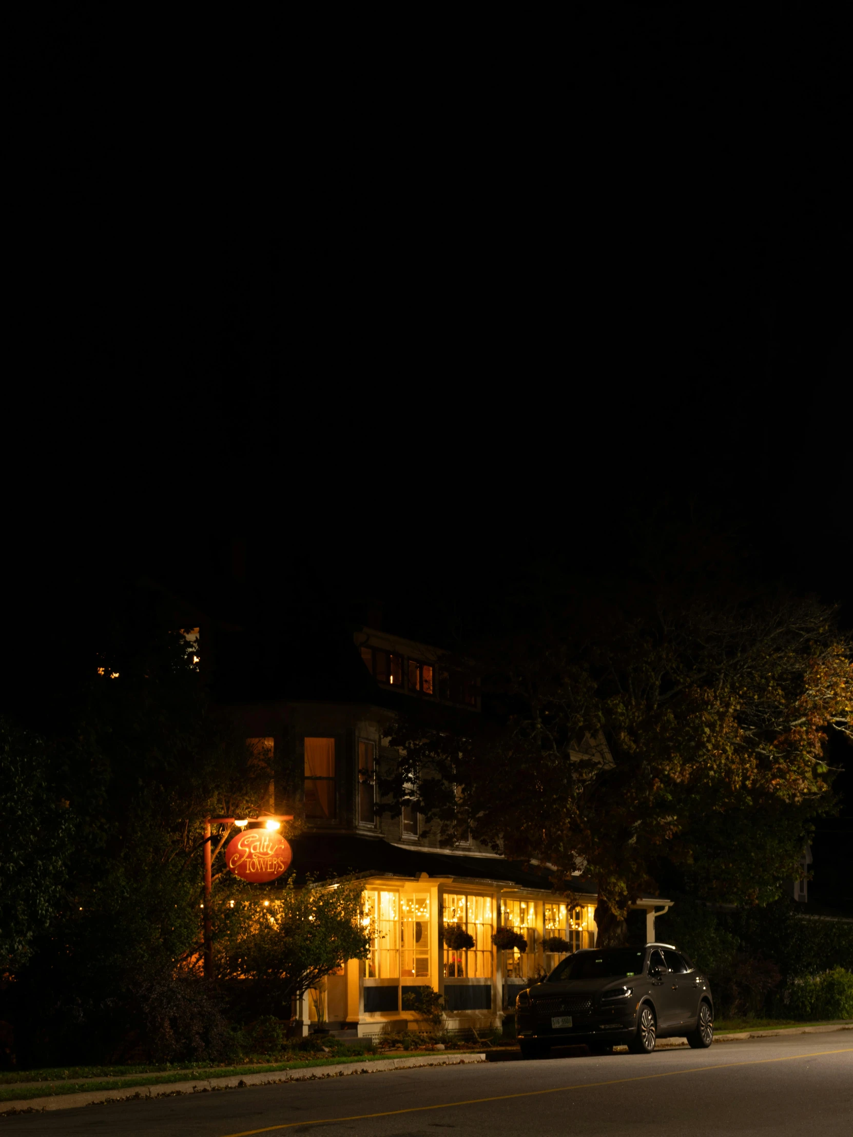 a po of a house at night with streetlights on